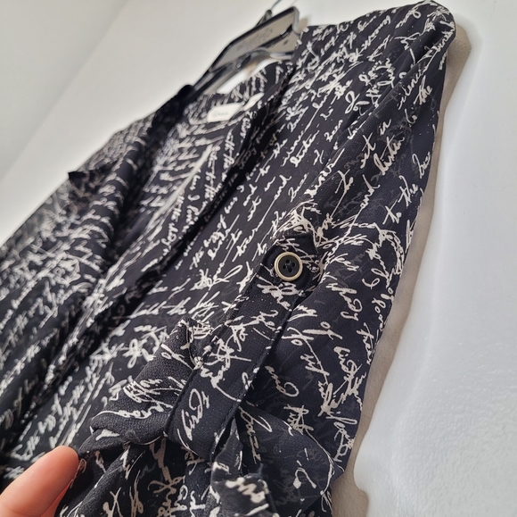 2/$30 🌻 | Reitmans | Script Patterned Blouse - Picture 5 of 16
